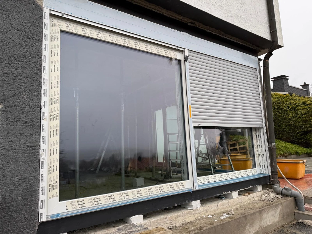 Außenansicht Panorama-Tür - eisntellen der Jalousie